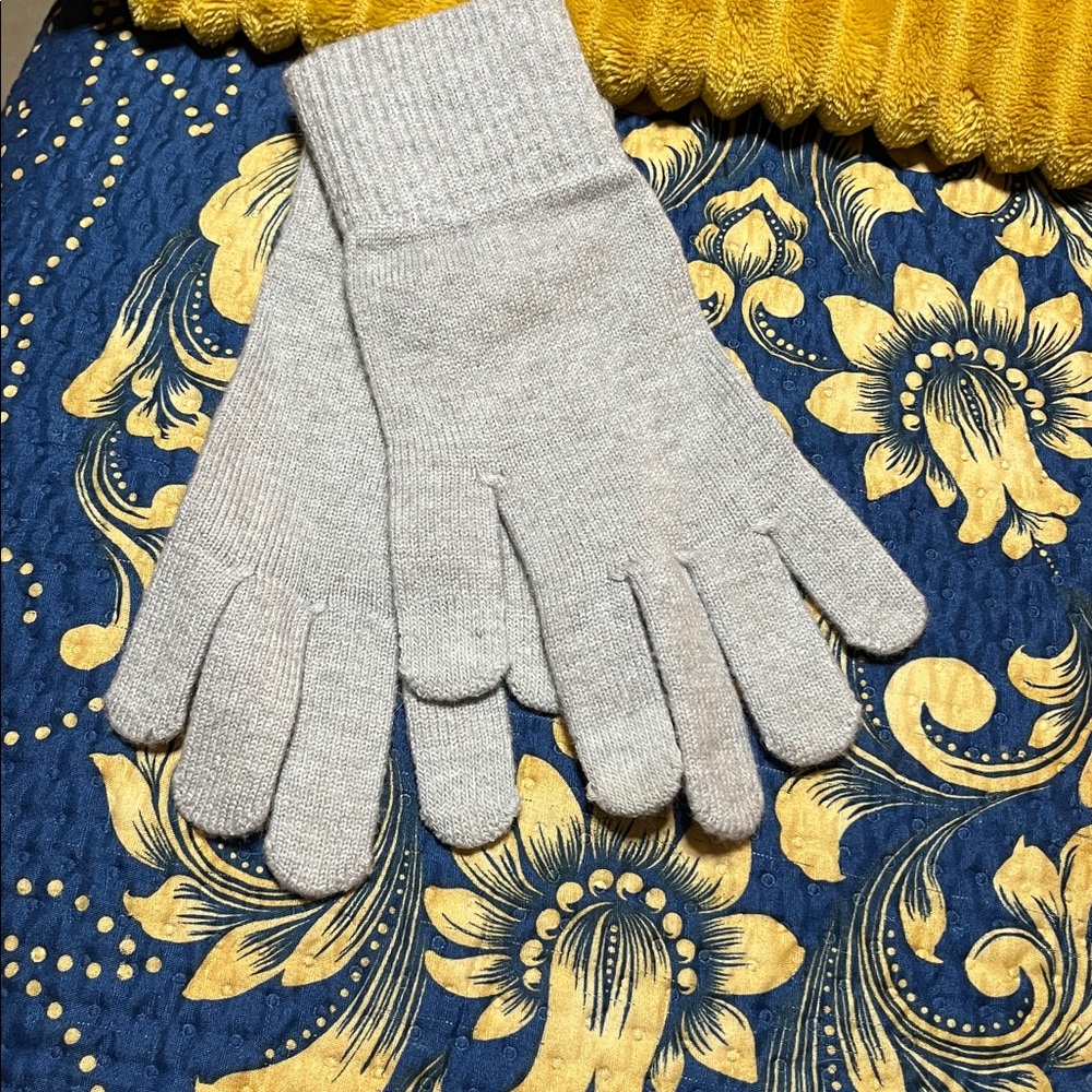 G.H. Bass & Co.  Gray Beanie with Pearls - Picture 9 of 9